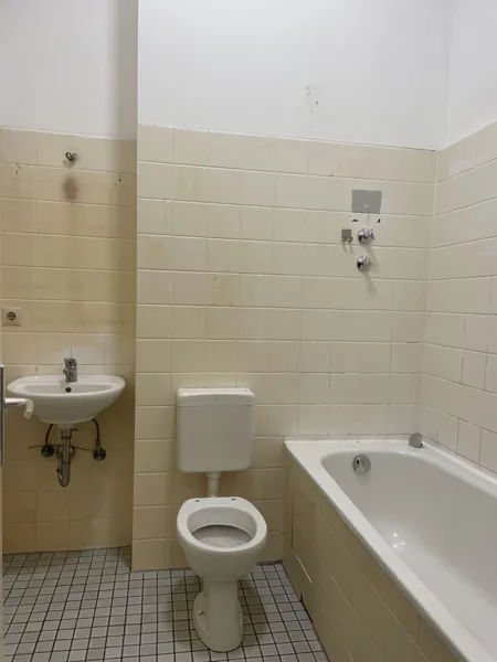 unsanierte 2 Zimmer Wohnung — photo 1